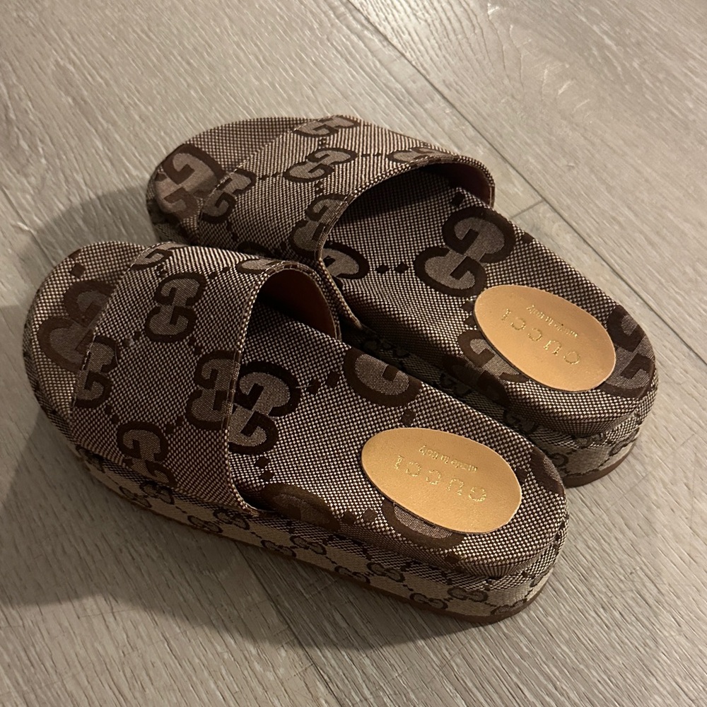 Gucci Beige Monogram Platform Slides - Picture 2 of 4